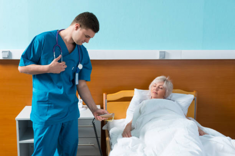 Contratar Cuidador para Idoso Acamado em Casa Jurerê - Cuidador para Idoso Acamado com Enfermeira
